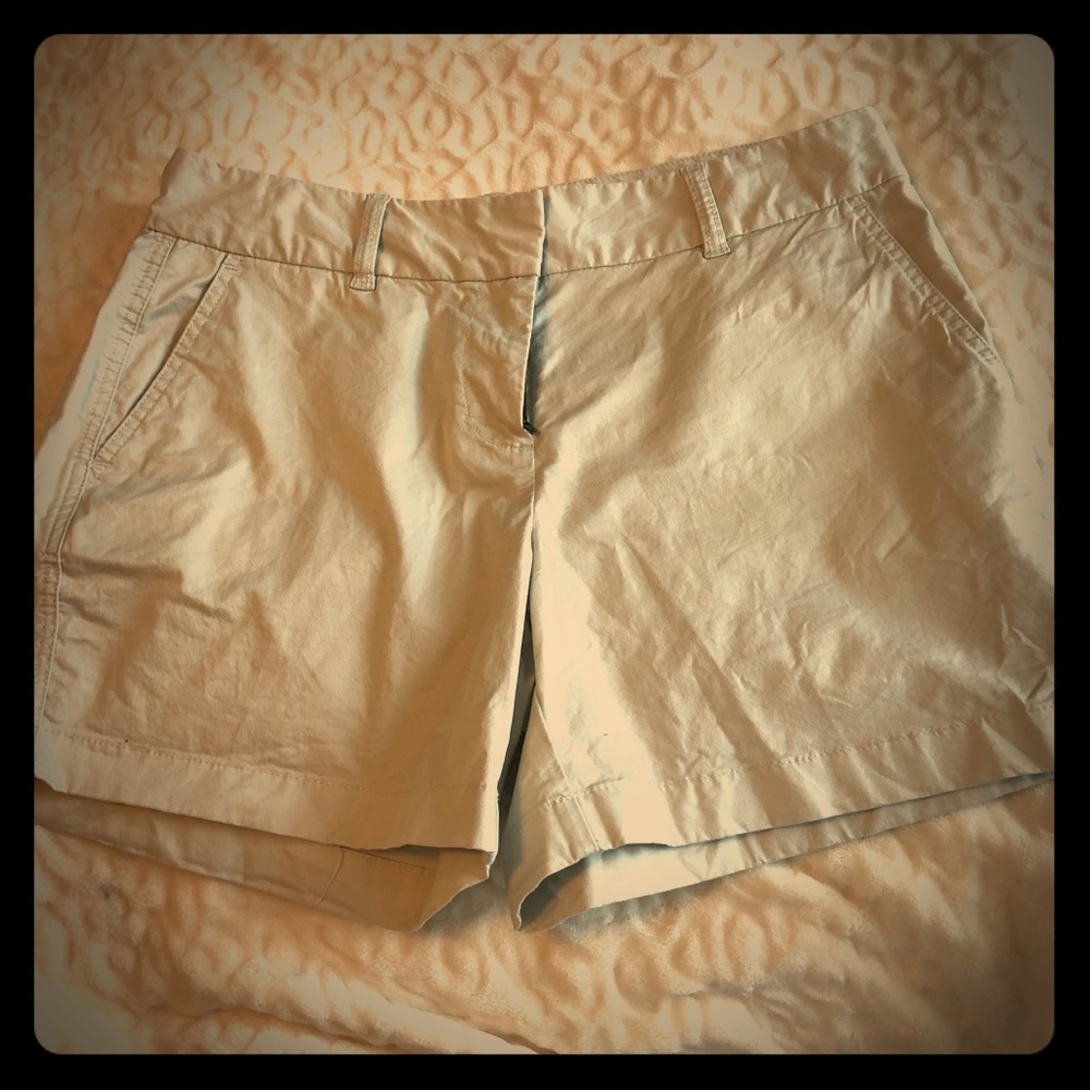 Vineyard Vines size 8 khaki shorts